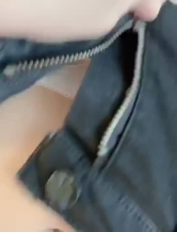 新买了裤子太紧了有点勒逼,弄得人家好想要啊蓉蓉小妖精