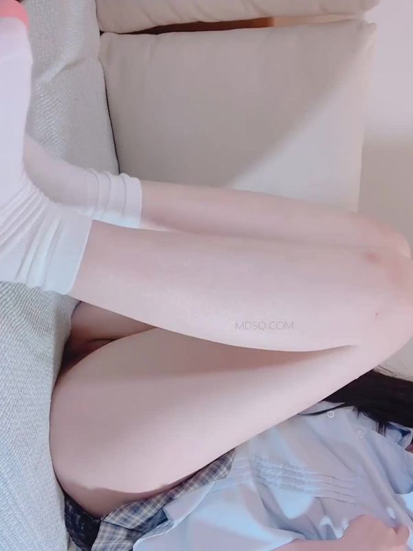 大白天的家中自慰超短裙