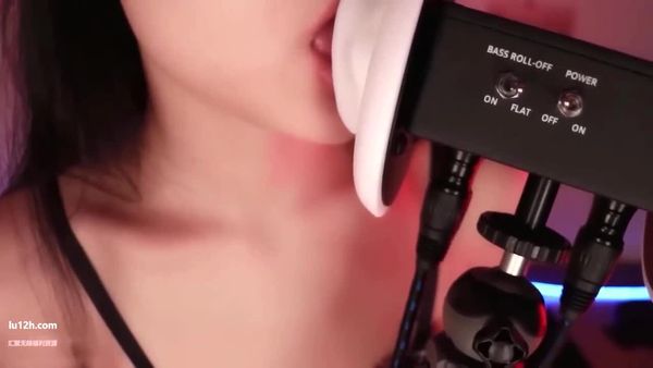 蛇蛇snaky蛇蛇助眠asmr舔耳助眠福利,吊带装口腔音喘气哄睡