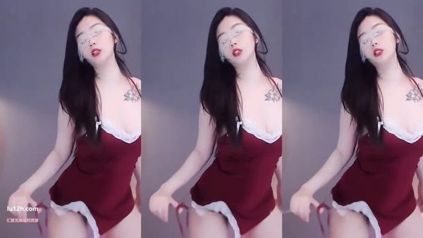 虎牙金子心蒙眼舞蹈福利，红色吊带低胸装热舞
