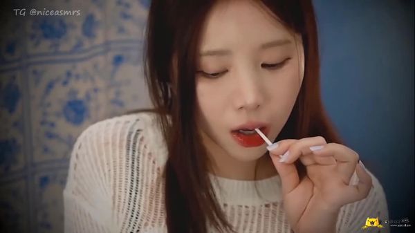 YoonYing 会员ASMR福利吃糖舔耳
