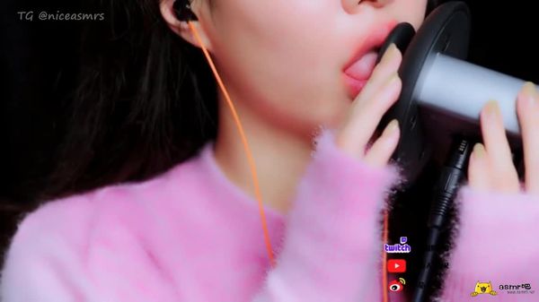 小萌 会员ASMR福利粉色毛衣舔耳