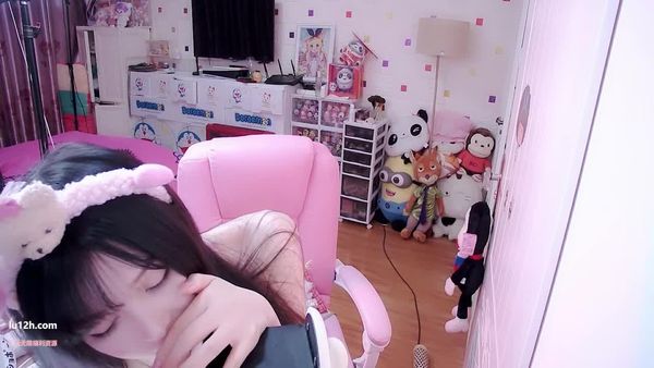 斗鱼娜娜sweet asmr助眠福利，亲耳朵口腔音哄睡