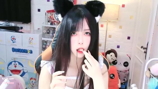 斗鱼娜娜sweet咀嚼音asmr福利,口中含麦助眠