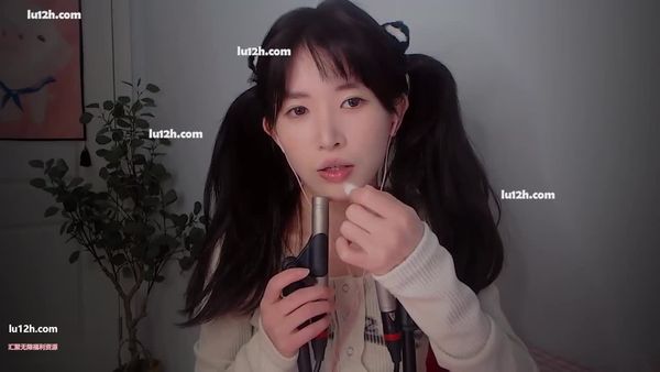 芝麻对辣付费asmr舔耳助眠福利，涂口红舔脸哄睡