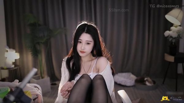 虎牙MY丶雪寒 ASMR福利抚摸表情诱惑
